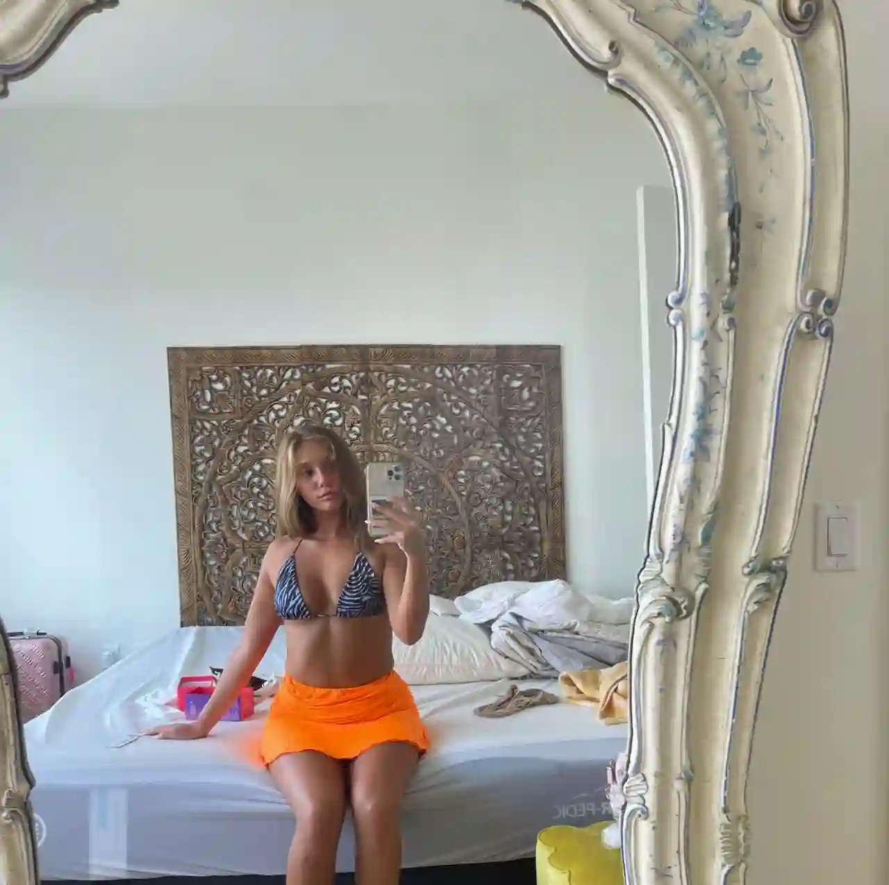 Full uncensored photo of rachel cook from a recent leak (image 5)