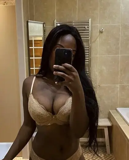 Full uncensored photo of camilaelle from a recent leak (image 5)