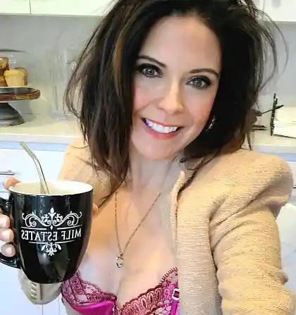 Full uncensored photo of laura sahar from a recent leak (image 10)