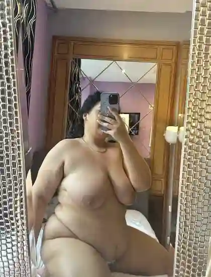 Full uncensored photo of jeanne brem from a recent leak (image 5)