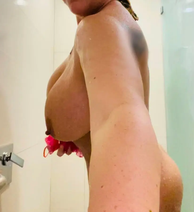 Full uncensored photo of thinjen from a recent leak (image 15)