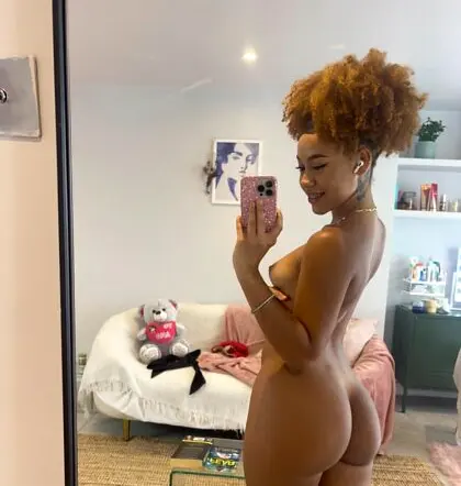 Full uncensored photo of elisa calvi from a recent leak (image 10)