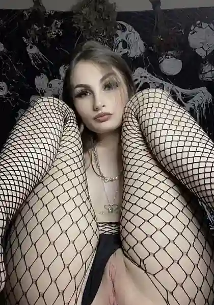 Full uncensored photo of sophia west from a recent leak (image 5)