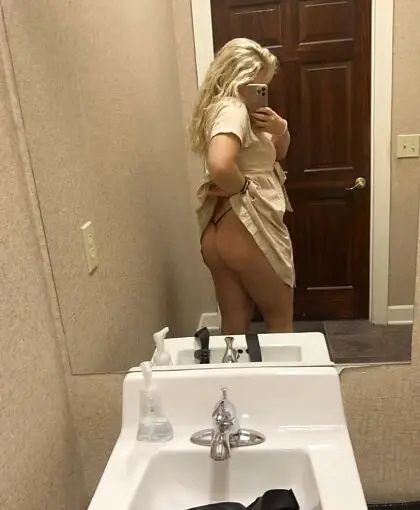 Full uncensored photo of adixia from a recent leak (image 15)