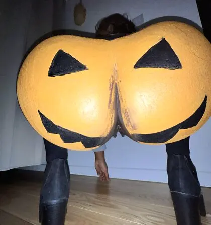 Full uncensored photo of hannaowo from a recent leak (image 15)
