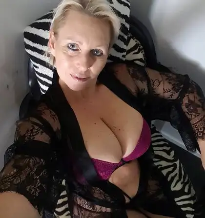 Full uncensored photo of julia pic from a recent leak (image 15)