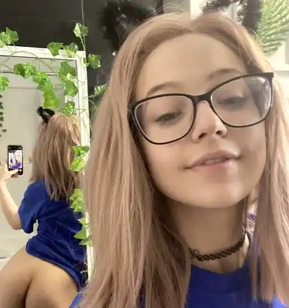 See laurine.09l in this exclusive leaked image 9