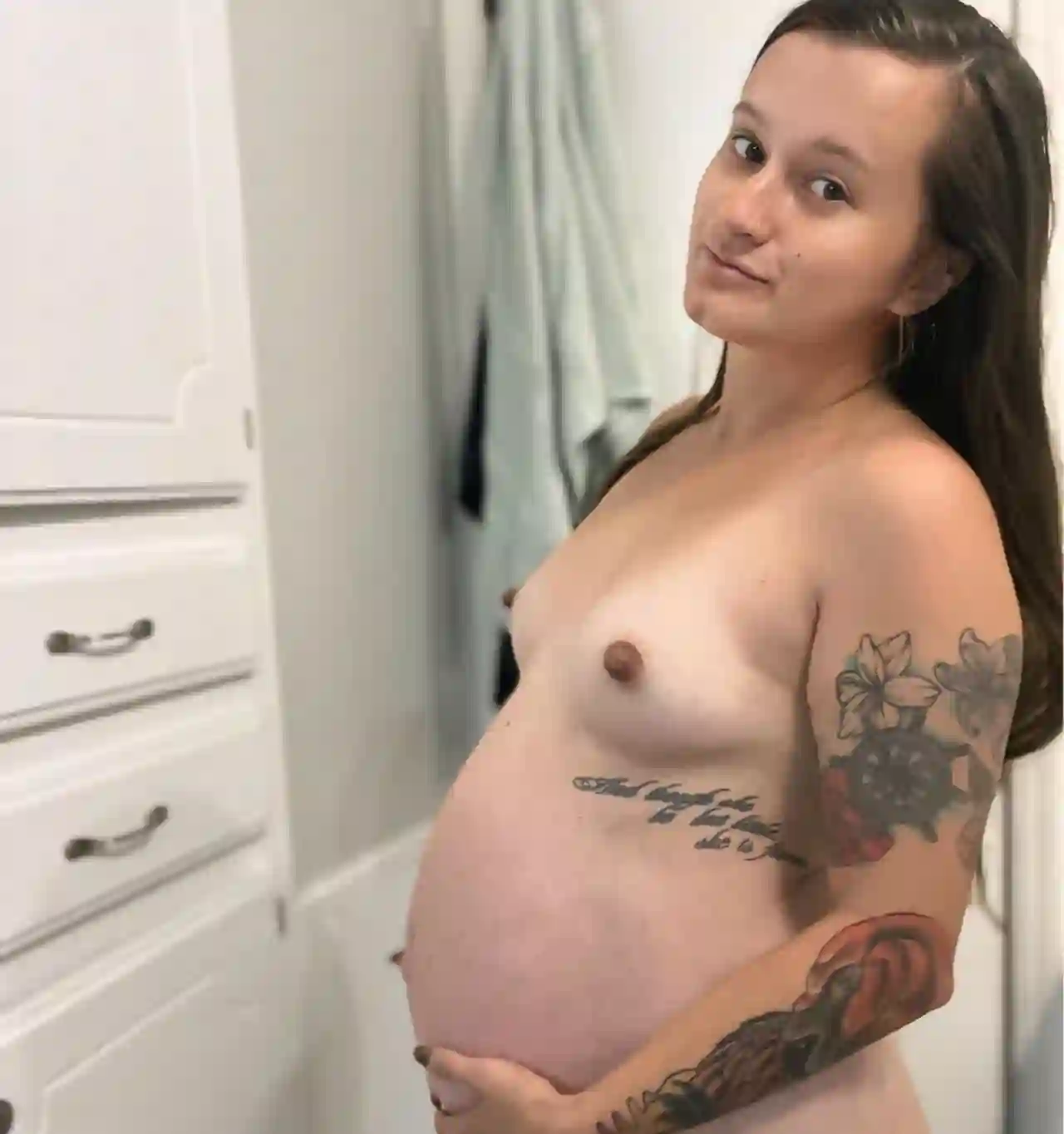See emilauri in this exclusive leaked image 9