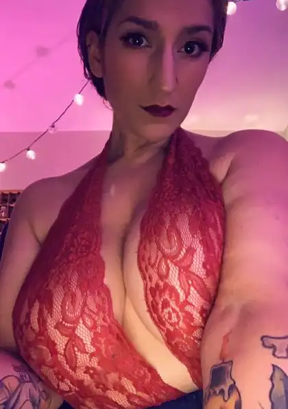 See lylalush in this exclusive leaked image 4