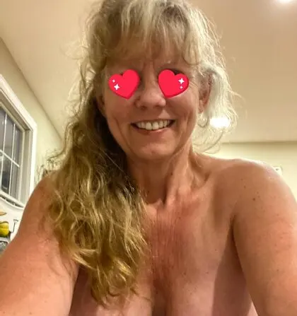 See emilypeachez in this exclusive leaked image 9