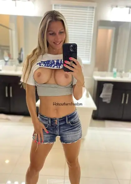 Uncensored nude from sky's private gallery, photo 3