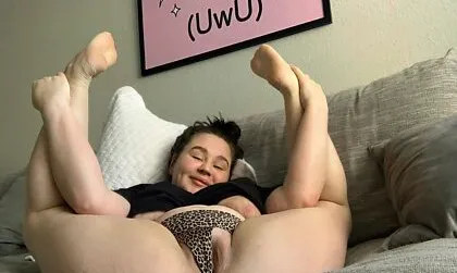 Full uncensored photo of phoebe harris from a recent leak (image 5)