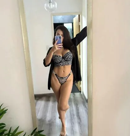 sherlyn chopra leaked photo from her exclusive collection (image 6)