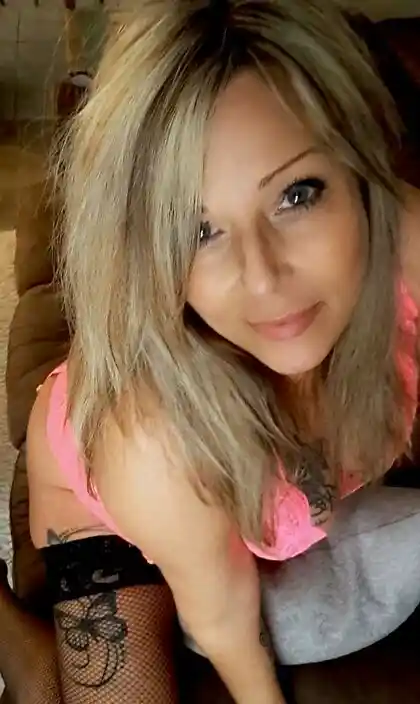 laura leaked photo from her exclusive collection (image 1)