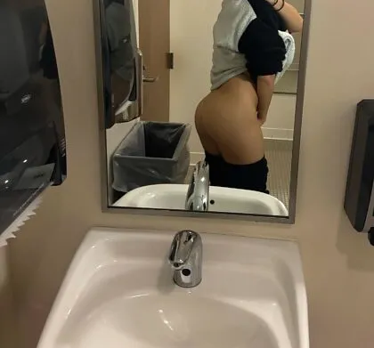 Private onlyfans picture of mel.popss, part of a newly released set #12