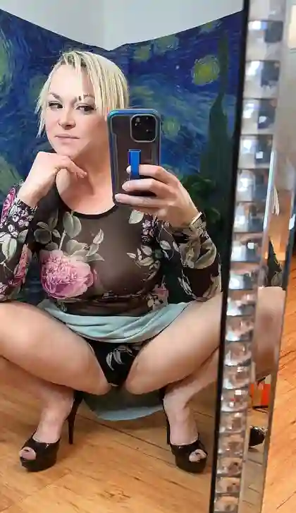 Full uncensored photo of anna ralph from a recent leak (image 5)