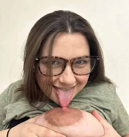 Full uncensored photo of saffron summers from a recent leak (image 15)