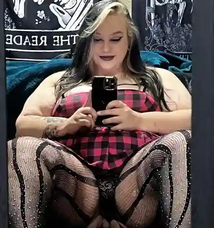 Full uncensored photo of amandapandaa from a recent leak (image 10)