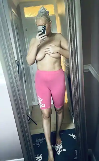 Uncensored nude from annuler abonnement's private gallery, photo 8