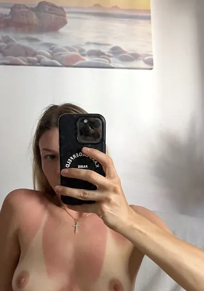 Full uncensored photo of ava austen from a recent leak (image 5)