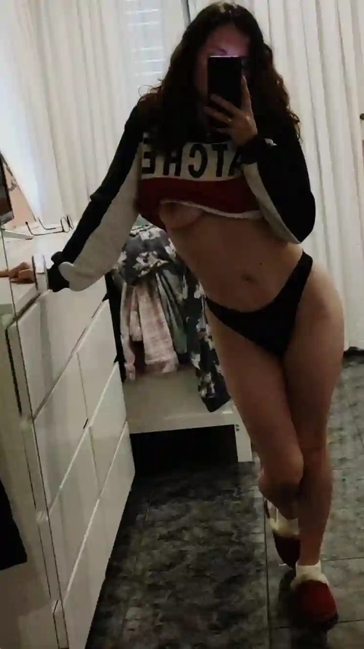Full uncensored photo of cameron canada from a recent leak (image 10)