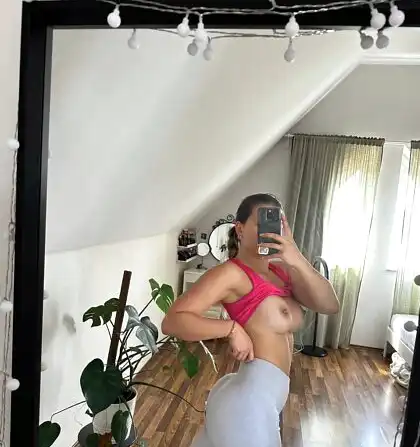 Full uncensored photo of carminerose from a recent leak (image 10)