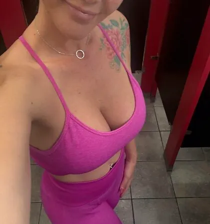 Uncensored nude from cj perry's private gallery, photo 3