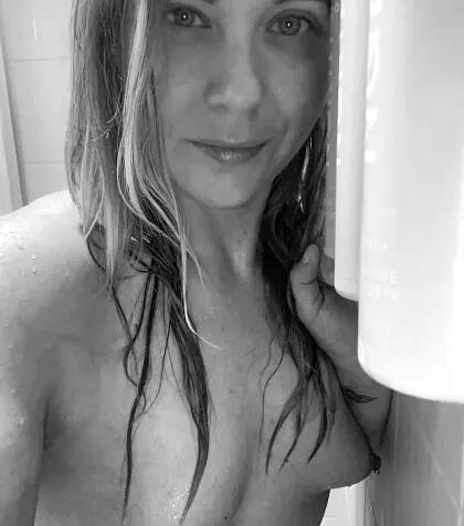 See danielle cooper in this exclusive leaked image 14